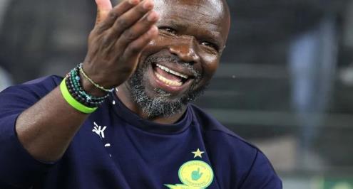 بعد رحيل موكوينا.. ستيف كومفيلا يعود لقيادة ماميلودي صنداونز